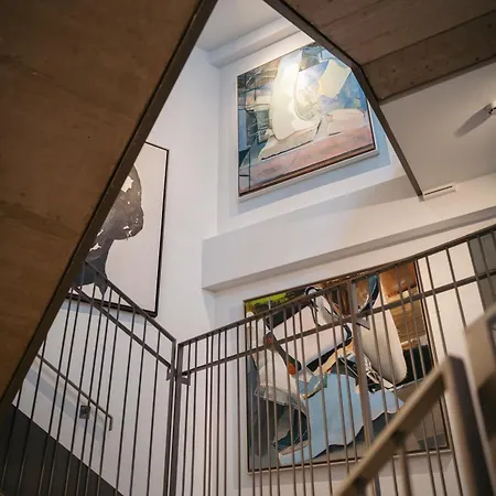 Ξενοδοχείο Lendhotel 4*